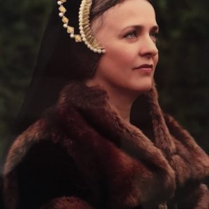 Dressing a Tudor Lady