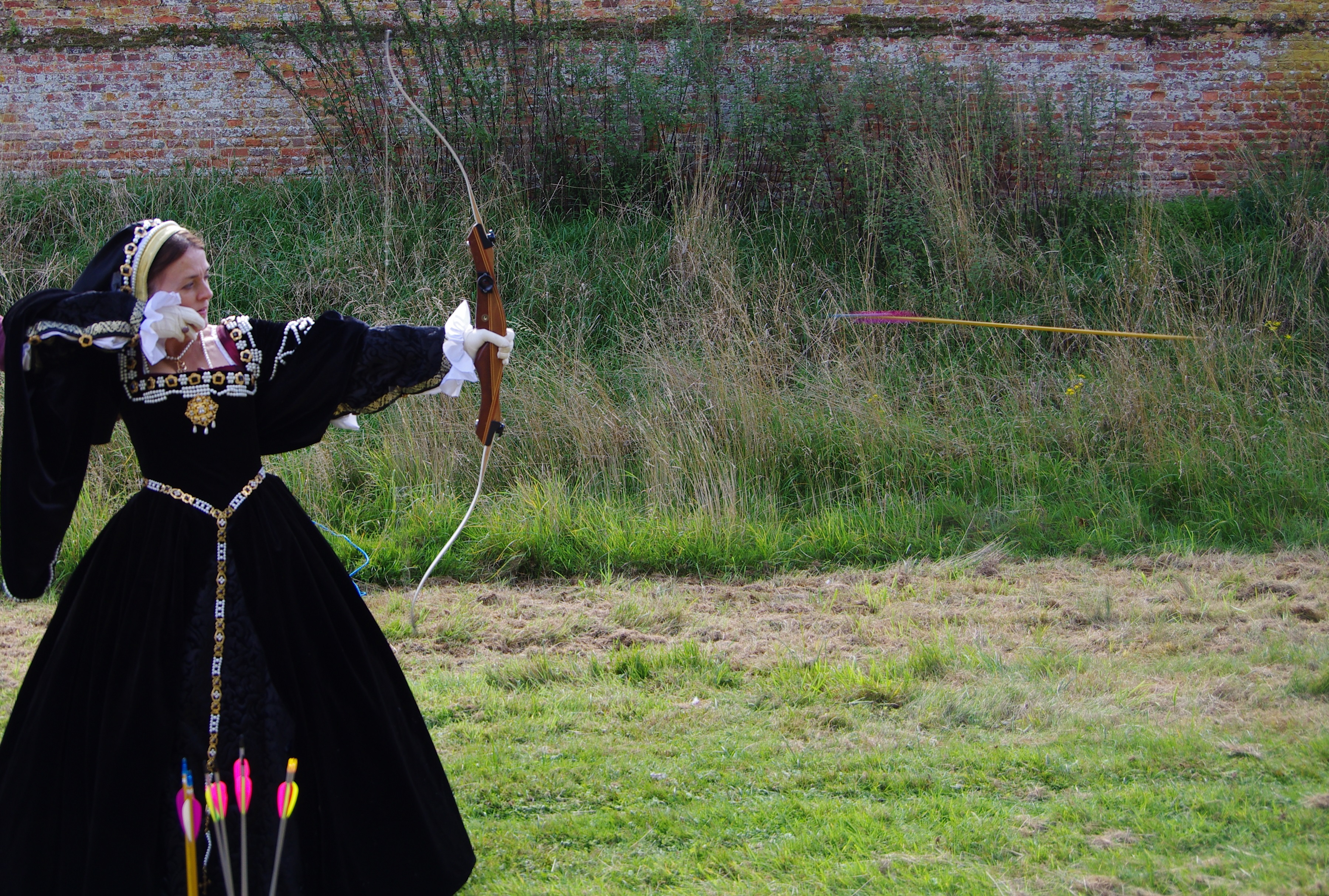Tudor lady learns archery as Katherine Parr would have at Rye House