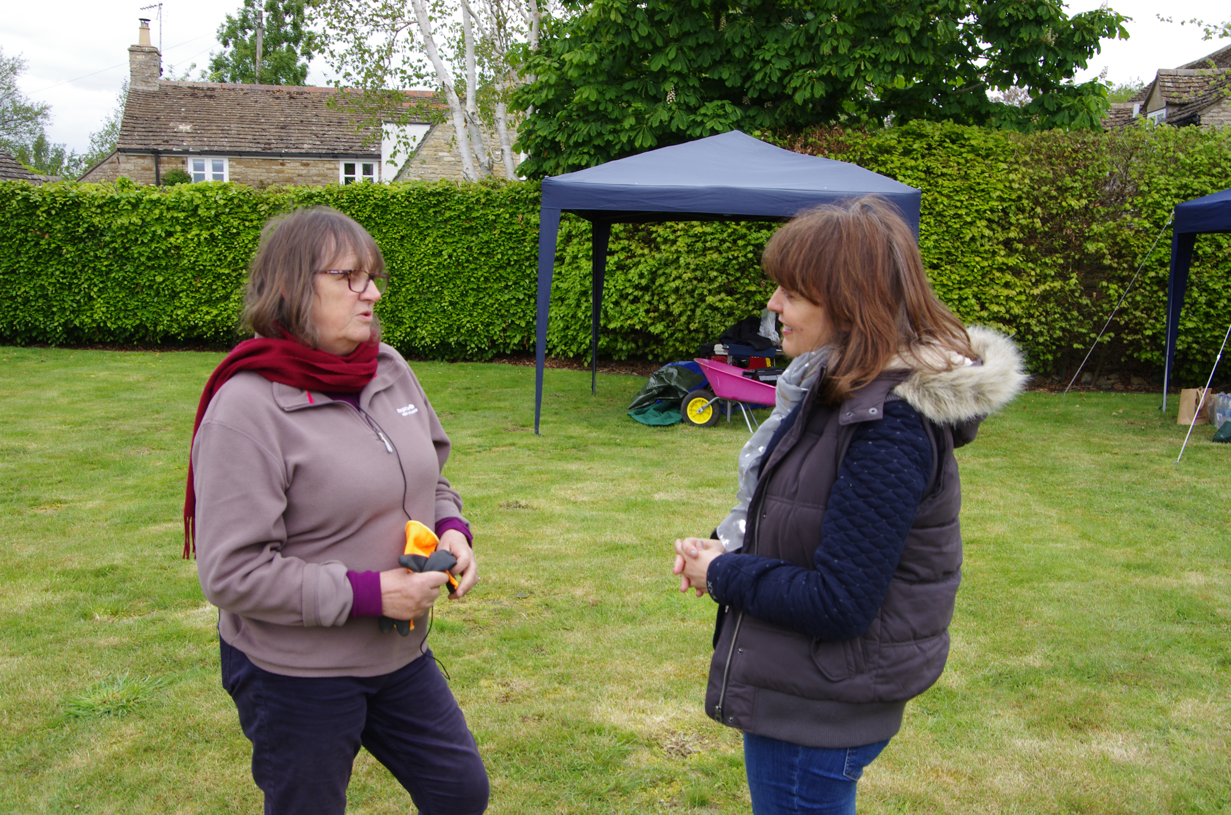 Conversing about the Palace of Collyweston on the site of an archaeological dig