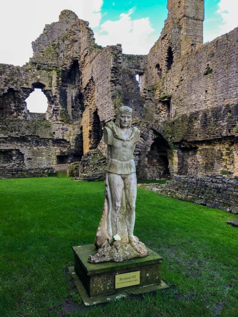 Modern statue of Richard III, Middleham Castle