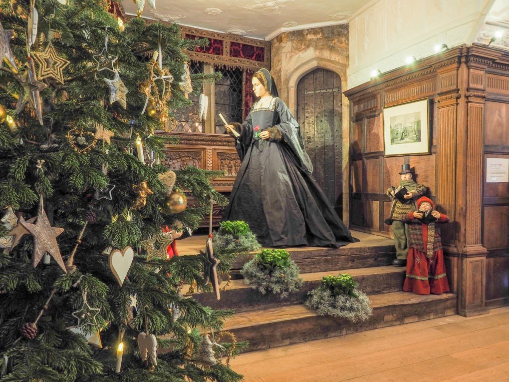 Hever at Christmas: Anne Boleyn read s a letter