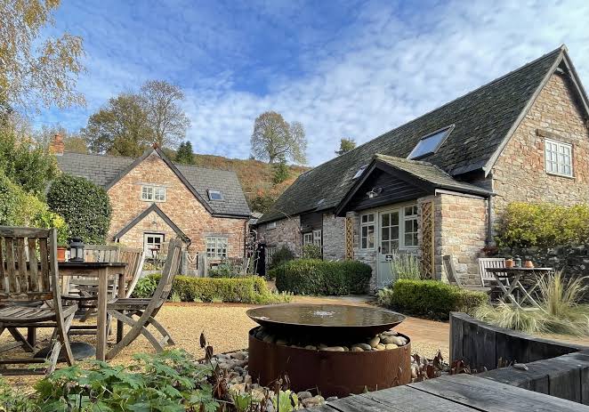 Tudor Farmhouse Hotel