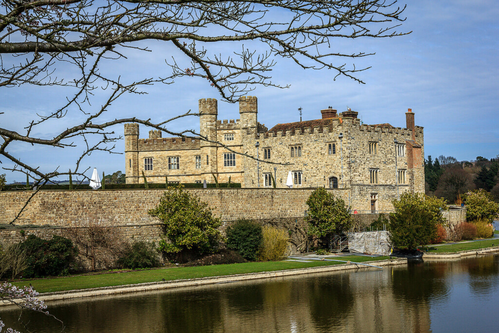 Colour photo of Leed's castle