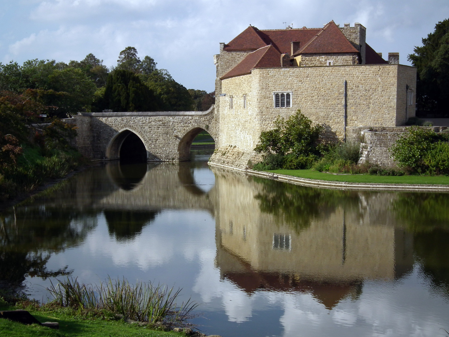 Blog The Tudor Travel Guide   Leeds Castle Gatehouse 1536x1152 