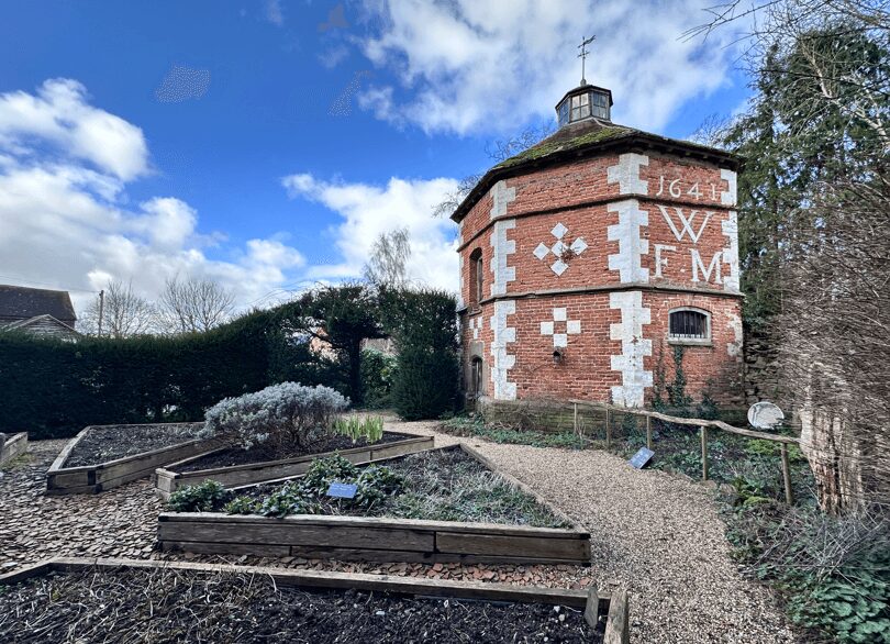 Hellens Manor