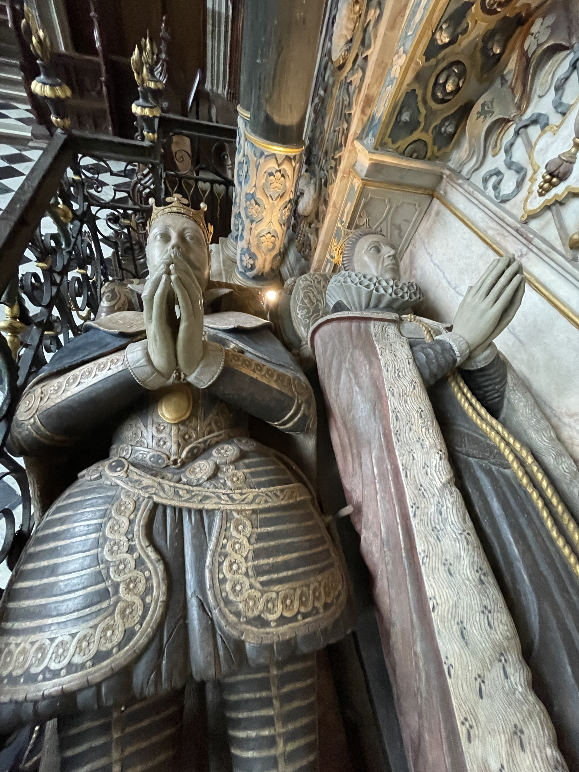 The effigies of Robert and Lettice, Earl and Countess of Warwick.