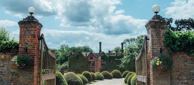 The Very Best Of Typically English Things To Do When Visiting the UK: Travel Essentials